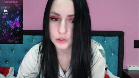 smile_cute_fox online show from 12/14/25, 10:53