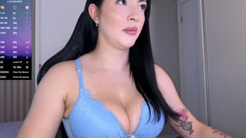 Snapshot of smilee_girl chatting on 01/09/25, 01:24 Emily Burns online show from 01/09/25, 01:24