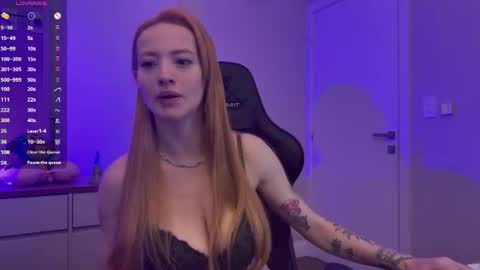 Snapshot of smilee_girl chatting on 07/03/26, 01:06 Emily Burns online show from 07/03/26, 01:06