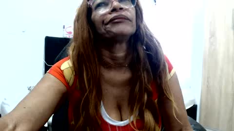 Snapshot of smilet_milf chatting on 07/15/26, 12:21 Smileth online show from 07/15/26, 12:21