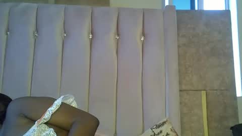 smiley_berry online show from 10/27/25, 03:21