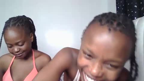 smiley luv1 online show from 12/16/25, 09:09