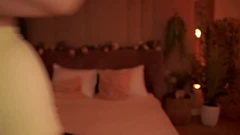 Mia online show from 09/18/25, 05:09