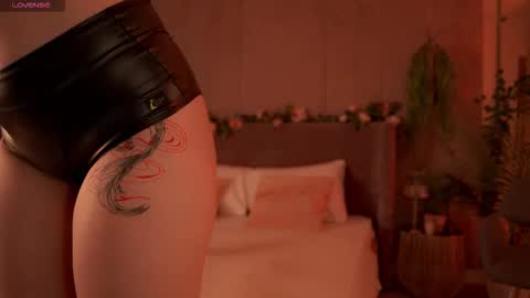 Mia online show from 09/21/25, 05:09