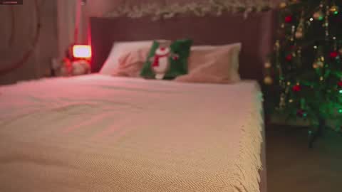 Snapshot of smiley_mia_ chatting on 12/03/25, 05:15 Mia online show from 12/03/25, 05:15