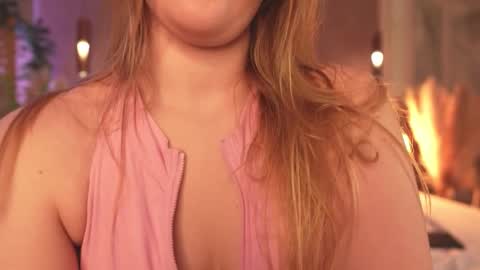 Snapshot of smiley_mia_ chatting on 03/09/26, 05:33 Mia online show from 03/09/26, 05:33