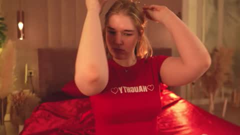 Snapshot of smiley_mia_ chatting on 03/20/26, 05:45 Mia online show from 03/20/26, 05:45