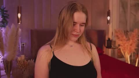 Snapshot of smiley_mia_ chatting on 03/23/26, 05:11 Mia online show from 03/23/26, 05:11