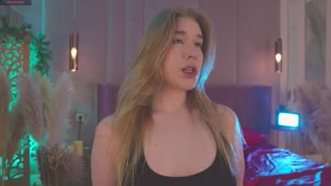 Snapshot of smiley_mia_ chatting on 03/30/26, 05:08 Mia online show from 03/30/26, 05:08