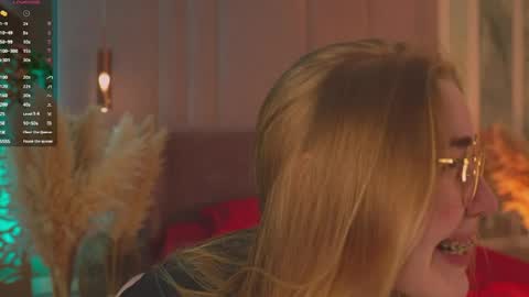 Snapshot of smiley_mia_ chatting on 04/08/26, 05:07 Mia online show from 04/08/26, 05:07