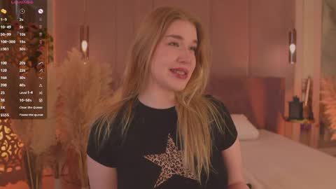 Snapshot of smiley_mia_ chatting on 04/09/26, 06:13 Mia online show from 04/09/26, 06:13