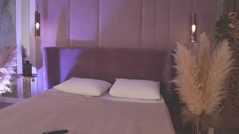 Snapshot of smiley_mia_ chatting on 04/14/26, 05:46 Mia online show from 04/14/26, 05:46