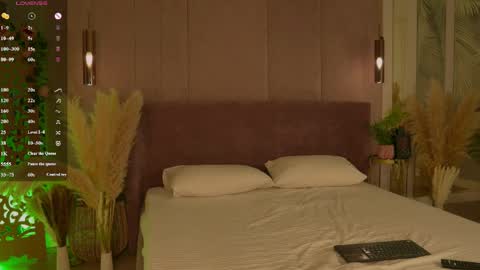 Snapshot of smiley_mia_ chatting on 04/30/26, 05:25 Mia online show from 04/30/26, 05:25