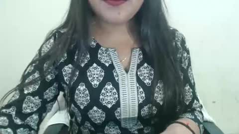 Snapshot of smiley_queen99 chatting on 03/16/26, 08:29 smiley online show from 03/16/26, 08:29