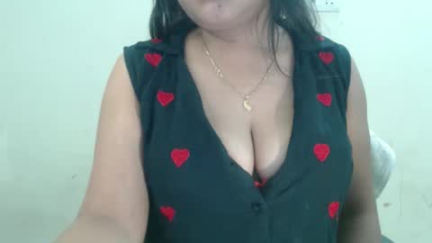 Snapshot of smiley_queen99 chatting on 04/11/26, 12:04 smiley online show from 04/11/26, 12:04