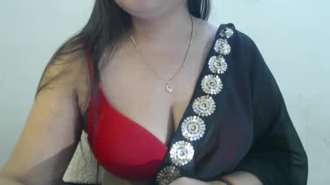 Snapshot of smiley_queen99 chatting on 04/11/26, 12:53 smiley online show from 04/11/26, 12:53