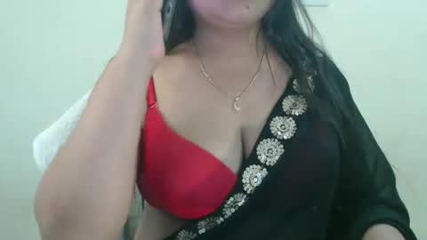 Snapshot of smiley_queen99 chatting on 04/15/26, 06:42 smiley online show from 04/15/26, 06:42
