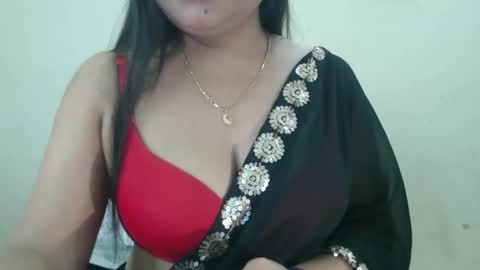 Snapshot of smiley_queen99 chatting on 04/17/26, 08:39 smiley online show from 04/17/26, 08:39