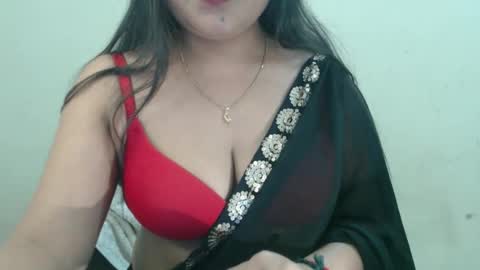 Snapshot of smiley_queen99 chatting on 04/18/26, 08:18 smiley online show from 04/18/26, 08:18