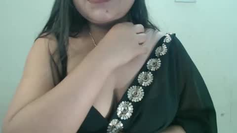 Snapshot of smiley_queen99 chatting on 04/19/26, 12:48 smiley online show from 04/19/26, 12:48