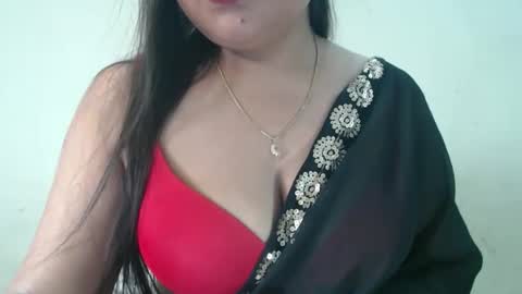Snapshot of smiley_queen99 chatting on 04/26/26, 03:04 smiley online show from 04/26/26, 03:04