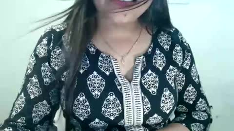 Snapshot of smiley_queen99 chatting on 06/07/26, 02:32 smiley online show from 06/07/26, 02:32