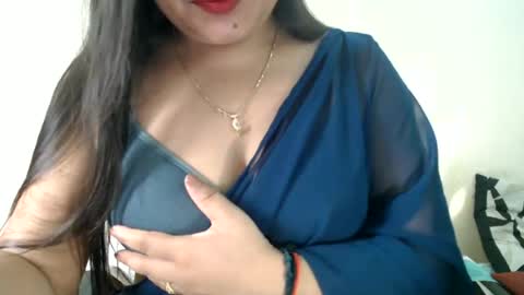 Snapshot of smiley_queen99 chatting on 06/16/26, 02:58 smiley online show from 06/16/26, 02:58