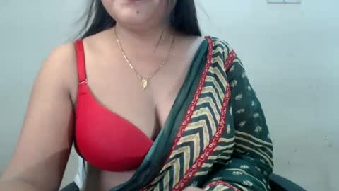 Snapshot of smiley_queen99 chatting on 07/26/26, 08:32 smiley online show from 07/26/26, 08:32