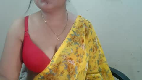 Snapshot of smiley_queen99 chatting on 08/04/26, 05:15 smiley online show from 08/04/26, 05:15