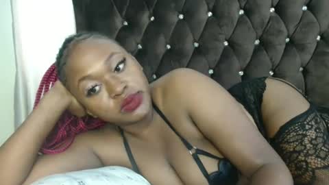 Snapshot of smileyberry_lilly chatting on 02/14/26, 12:46 lilly online show from 02/14/26, 12:46