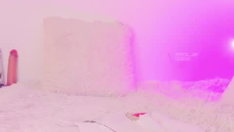 Snapshot of smiling__girl chatting on 02/13/25, 09:38      online show from 02/13/25, 09:38