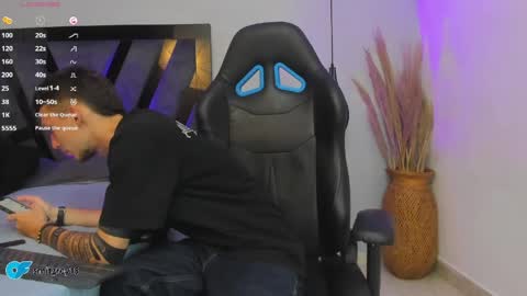 Snapshot of smitgrey chatting on 04/22/26, 04:26 SMIT online show from 04/22/26, 04:26
