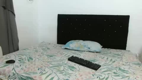 Snapshot of smith_and_mia chatting on 12/13/25, 08:25 Smith y Mia online show from 12/13/25, 08:25