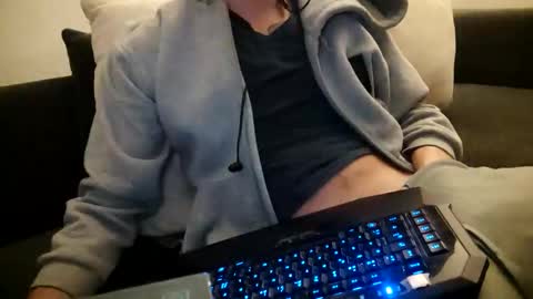 Snapshot of smokeandwatching chatting on 12/08/24, 12:18 Smokeandwatching online show from 12/08/24, 12:18