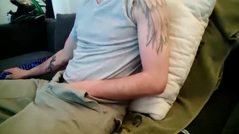 Snapshot of smokeandwatching chatting on 01/03/25, 02:08 Smokeandwatching online show from 01/03/25, 02:08