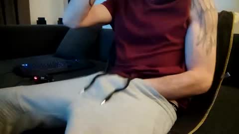 Snapshot of smokeandwatching chatting on 01/22/25, 08:28 Smokeandwatching online show from 01/22/25, 08:28