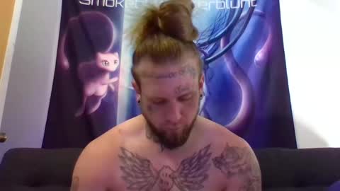 Snapshot of smokebluntafterblunt chatting on 05/19/26, 01:00 smoke online show from 05/19/26, 01:00