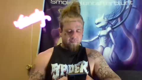 Snapshot of smokebluntafterblunt chatting on 05/28/26, 01:47 smoke online show from 05/28/26, 01:47