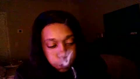 Snapshot of smokegoddess35 chatting on 12/22/24, 07:00 SmokeGoddess35 online show from 12/22/24, 07:00
