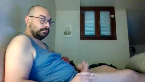 Snapshot of smoker985 chatting on 12/04/25, 07:06 smoker985 online show from 12/04/25, 07:06