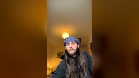 Snapshot of smokeupherb chatting on 12/14/25, 11:15 smokeupherb online show from 12/14/25, 11:15