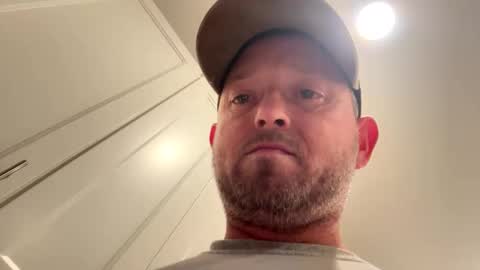 Snapshot of smokeymt420 chatting on 10/09/25, 02:42 smokeymt420 online show from 10/09/25, 02:42