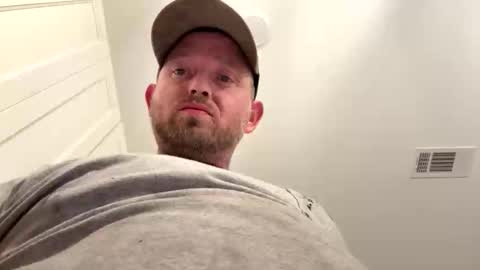 Snapshot of smokeymt420 chatting on 10/15/25, 04:34 smokeymt420 online show from 10/15/25, 04:34