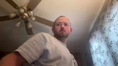 Snapshot of smokeymt420 chatting on 11/25/25, 01:33 smokeymt420 online show from 11/25/25, 01:33