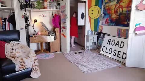 Snapshot of smokihippi chatting on 03/18/26, 05:27 Big Dawg online show from 03/18/26, 05:27