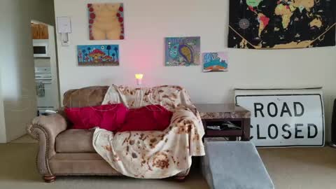 Snapshot of smokihippi chatting on 04/14/26, 11:55 Big Dawg online show from 04/14/26, 11:55