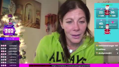 Snapshot of smokingpoptart420 chatting on 12/17/24, 12:56 WaterbongBarbie online show from 12/17/24, 12:56