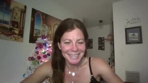 Snapshot of smokingpoptart420 chatting on 12/28/24, 04:30 WaterbongBarbie online show from 12/28/24, 04:30