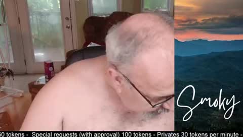 Snapshot of smokymountanman chatting on 06/22/26, 11:35 smokymountanman online show from 06/22/26, 11:35