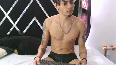 Snapshot of smooke_skinny chatting on 01/09/25, 02:40 Daniel Aston online show from 01/09/25, 02:40